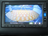 ギヤをRに入れるとナビの画面に後ろの映像が映るリヤカメラ付!後退時の安全確認やコンディションの悪い視界でもカラーバックモニターがドライバーをサポート☆☆☆