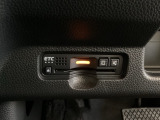 ハンドルの左下にETCがついています。高速道路の料金所の通過も楽々です。 カードの取り出しもしやすい場所についています。