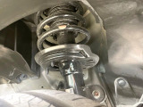 お車を安心してお乗りいただく為には、足回りの定期点検が欠かせません。サービスサポート(有償保証)では無料点検もご提供しており、安心のカーライフをお過ごしいただけるサポート体制が整っています。