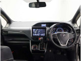オシャレなインテリアで運転する気分も盛り上がりますよね^^