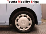 シンプルなデザインの純正ホイールキャップです。落ち着いたデザインですので車体と一体感があります。