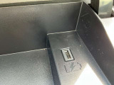 運転席前にもUSB充電ポート