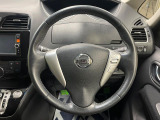 インテリアに合わせたデザインのステアリングは、運転される方のことも考え、運転しやすい形状、大きさです。是非一度、実際に触ってお確かめください。