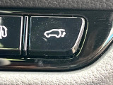 【パワーバックドア】スマートキーや運転席のボタンを押すだけでリアゲートが自動で開閉します!荷物を持っている時や、高い位置にあるバックドアを閉める際に便利な機能です♪