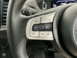 ステアリングにオーディオ操作スイッチが付いています。オーディオ画面に直接タッチしなくても操作が出来ますので、運転に集中できます。