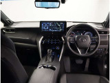 オシャレなインテリアで運転する気分も盛り上がりますよね^^