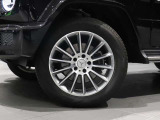 メルセデスのシート可動域は身長145cm〜220cm です。あらゆるユーザーに快適なポジションを設定できますね。