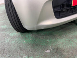 右フロントバンパーに目立つ傷あります。