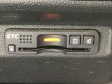 ハンドルの右下にETCがついています。高速道路の料金所の通過も楽々です!。カードの取り出しもしやすい場所についています。