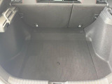 積み下ろしのしやすいデッキにはたっぷりと荷物を積み込んでいただけます。遊びから仕事まで、様々なシーンで頼れます♪
