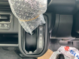 シフトノブの位置も最適配置なので、ラクな姿勢で、快適に運転できます。