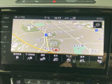 タッチスクリーンを採用。従来のナビゲーションシステムの域を超える、車両を総合的に管理するインフォテイメントシステムです。