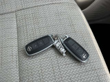 インテリジェントキー 持っていればドアノブのボタンを押せば施錠や施錠を解除 エンジンスタートボタンを押せばエンジンスタートといちいちポケット(鞄からキーを出さなくても良いんです)