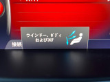 【オートエアコン】一度お好みの温度に設定すれば、車内の温度を検知し風量や温度を自動で調整。暑い&hellip;寒い&hellip;と何度もスイッチ操作をする必要はありません。快適な車内空間には必須の機能ですね。
