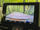 【バックカメラ】駐車時に後方がリアルタイム映像で確認できます。大型商業施設や立体駐車場での駐車時や、夜間のバック時に大活躍!運転スキルに関わらず、今や必須となった装備のひとつです!