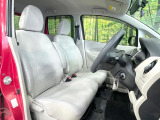 運転席シート廻りは使用感も少なく、良好な状態となっています。前オーナー様が丁寧に使っていたことがよくわかりますね。