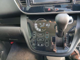「オートエアコン」が付いています。1年中快適な室内を提供!車内温度を設定すると、風量を自動で調節してくれます。