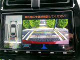 パノラミックビューモニター付きです。車両を上から見たような映像をディスプレイオーディオ画面に表示。運転席からの目視だけでは見にくい、車両周辺の状況をリアルタイムでしっかり確認できます。