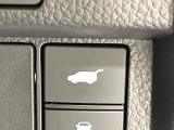 【パワーバックドア】スマートキーや運転席のボタンを押すだけでリアゲートが自動で開閉します!荷物を持っている時や、高い位置にあるバックドアを閉める際に便利な機能です♪