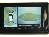 パノラミックビューモニター付きです。車両を上から見たような映像をディスプレイオーディオ画面に表示。運転席からの目視だけでは見にくい、車両周辺の状況をリアルタイムでしっかり確認できます。