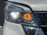【LEDヘッドライト】とっても明るいLEDヘッドライトが装着されているので、夜の運転も明るく安全です。