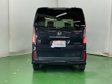 プライバシーガラスが装備されています。外を見るときには気にならずに、後方車両からは車内が見えにくくなってます