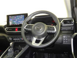 運転席まわりです。 各操作スイッチは使いやすい位置に配置されてます。