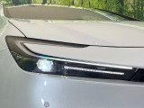 【LEDヘッドライト】悪天候や夜間走行時も良好な視界を確保し安心して運転できる高輝度LEDヘッドライトを装備!点灯速度が早く、消費電力も抑えられています。