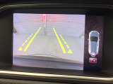 【パークアシスト・カメラ】駐車時に後方がリアルタイム映像で確認できます。大型商業施設や立体駐車場での駐車時や、夜間のバック時に大活躍!運転スキルに関わらず、今や必須となった装備のひとつです!