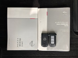 スマートキーは鍵をバッグに入れたままでもドアロックの開閉やエンジンのON・OFFができます。夜間や雨の日も鍵を探さなくて良いので便利です。