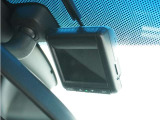 ◆ドライブレコーダー◆映像・音声などを記録する自動車用の装置です。 もしもの事故の際の記録はもちろん、旅行の際の思い出としてドライブの映像を楽しむことができます。