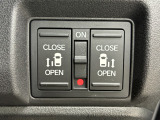 運転席の手元で両側スライドドアの開閉操作が可能です。