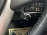 クルーズコントロール付き☆彡アクセルペダルから足を離しても一定の速度で走行できるので高速道路が楽になります♪また、無駄なアクセルの踏み込みが抑えられエコドライブにも貢献します(^^♪