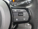 ◆アダプティブクルーズコントロール◆予め設定した車速内でクルマが自動的に加減速。前走車との適切な車間距離を維持しながら追従走行します。【LKAS】車線維持支援システムでステアリング操作を支援。