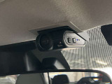 ドライブレコーダー付きで前方だけでなく車室内も録画できるので万一のとき記録に残せて安心です。