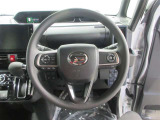 ステアリングから手を離さず、運転に集中したままオーディオ等の操作ができます。