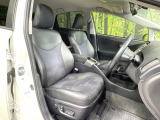 運転席シート廻りは使用感も少なく、良好な状態となっています。前オーナー様が丁寧に使っていたことがよくわかりますね。