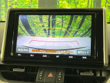 【バックカメラ】駐車時に後方がリアルタイム映像で確認できます。大型商業施設や立体駐車場での駐車時や、夜間のバック時に大活躍!運転スキルに関わらず、今や必須となった装備のひとつです!