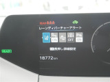 車線逸脱警報などの機能がメーターで操作できます。