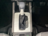 「e:HEV」搭載車です。日常シーンのほとんどをモーターで走行し、高速クルージングなどモーターよりもエンジンの方が効率が良い領域はエンジンで走行、あらゆる領域で優れた燃費走行を実現します。