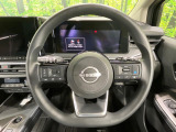 インテリアに合わせたデザインのステアリングは、運転される方のことも考え、運転しやすい形状、大きさです。是非一度、実際に触ってお確かめください。