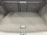 ●すっきりとした見た目のスクエア形状のラゲッジスペースです。また荷物が多い時、急なお買いものの際にもリヤシートを倒していただくことにより十分なスペースを確保できます。