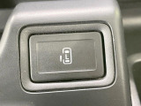 【パワースライドドア】スマートキーや運転席のスイッチでスライドドアの開閉が可能♪電動だから力を入れてドアを開ける必要が無く、小さいお子様でも、重い荷物を持っている時もラクに開け閉めできます♪