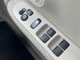 【電動格納ミラー】ドライバーの目線に合わせ、ミラーの上下左右調整が可能です。
