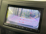 【バックカメラ】駐車時に後方がリアルタイム映像で確認できます。大型商業施設や立体駐車場での駐車時や、夜間のバック時に大活躍!運転スキルに関わらず、今や必須となった装備のひとつです!