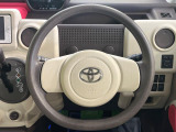 インテリアに合わせたデザインのステアリングは、運転される方のことも考え、運転しやすい形状、大きさです。是非一度、実際に触ってお確かめください。