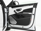 納車前には専門のテクニカルスタッフにより、 厳密な納車前点検を実施しますので、ご安心してお乗り頂けます。