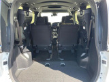 普段のお買い物や通勤、送迎等に十分な荷室スペースを確保しております。セカンドシートを倒すと、大きな荷物の積載も可能です♪