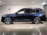 【拘りのFR】BMWが多く採用するFR車。ダイレクトでスポーティな加速感・シャープなハンドリングを実現。縦置きエンジンレイアウトにより、フラットで上質な乗り味です。