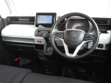 運転しながら、周囲がよく見えるおすすめのクルマです。フロントピラーを細くして前方視界を拡大し、右左折時の歩行者や交通状況に対する視認性を向上させています。